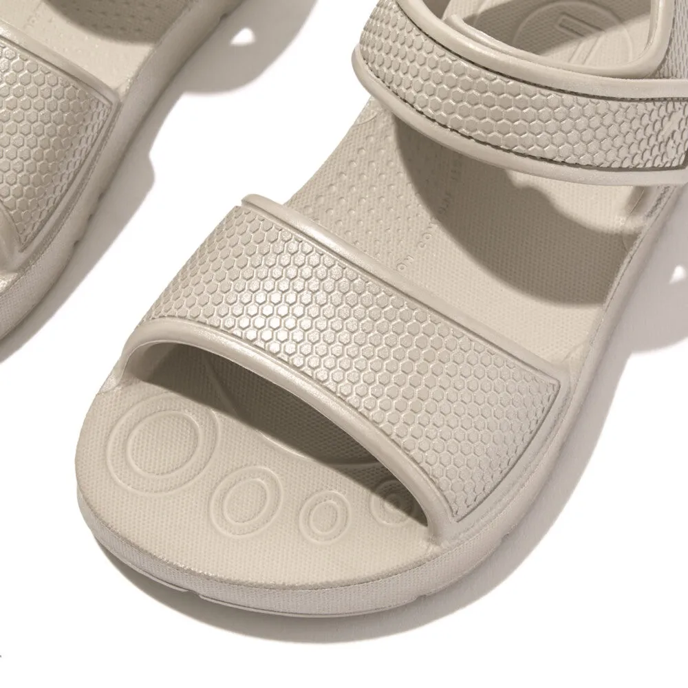 รองเท้าแตะแบบรัดส้น เด็ก รุ่น iQUSHION KIDS TODDLER SHIMMER ERGONOMIC BACK-STRAP SANDALS