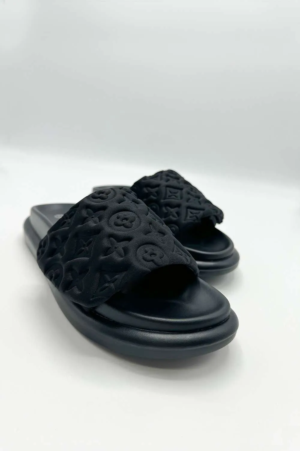 Cornie Patterned Band Sliders in Black