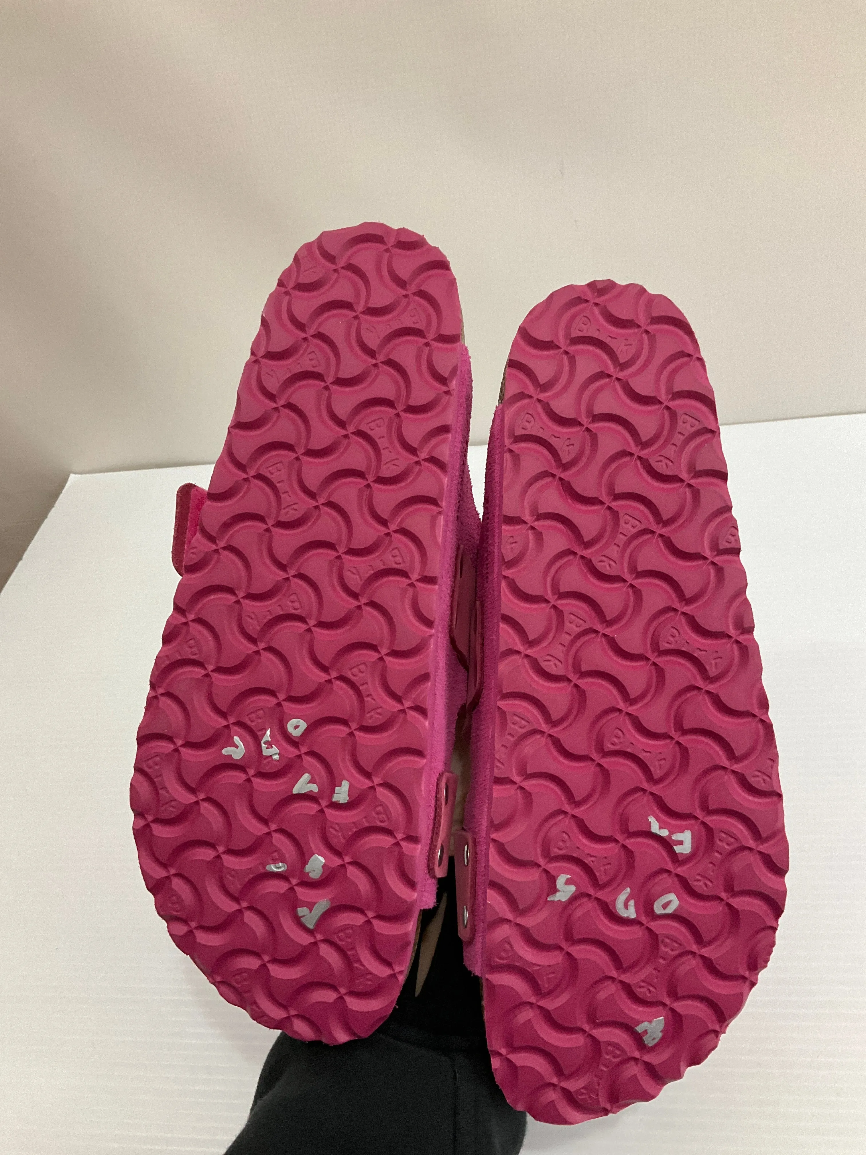 Sandals Flats By Birkenstock In Pink, Size: 8.5